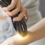 スムーズスキン　腕に照射しているシーン画像